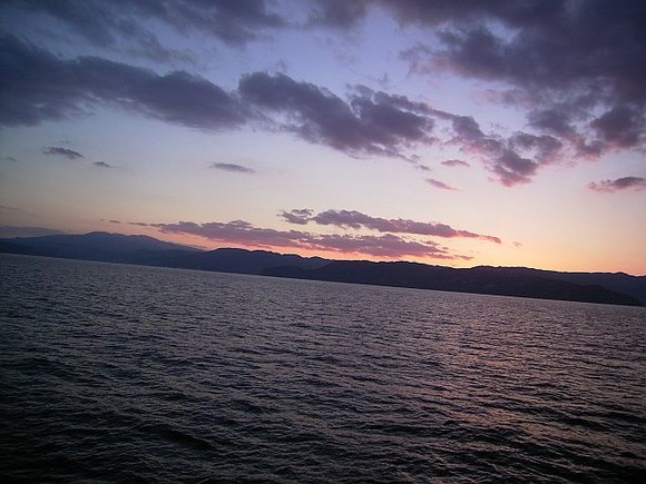キレイな夕日を見ながら熱海港へ