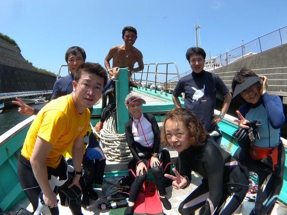 これから八丈島の海中へ