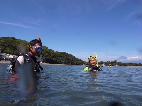 池のような海