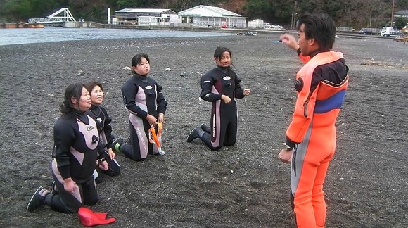 陸上で綿密な打ち合わせ