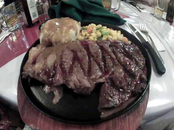 去年出来たばかりのステーキ屋。美味しくてボリューム満天！