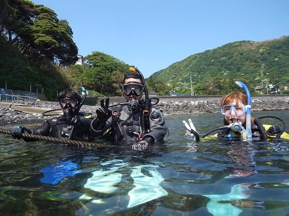 いざ、水中へ。