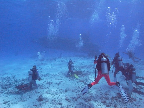 潜水艦に手を振る〜