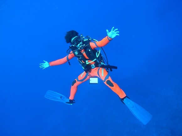 初・海外ダイビングで仕事を忘れるシュン