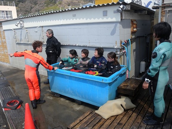 かとちゃん　海の説明頑張る