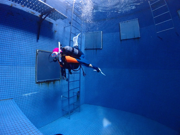 水平姿勢で移動中