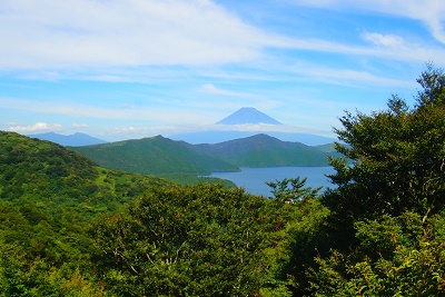 行きがけにみた芦ノ湖と富士山。綺麗だったな～