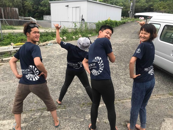 ガイドのみんなでウツボＴシャツ