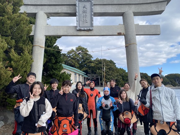 神社でお参り