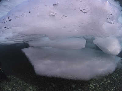 ごつごつした氷